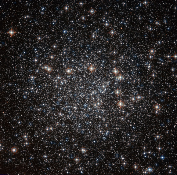 Hubble Views Globular Cluster NGC 4833