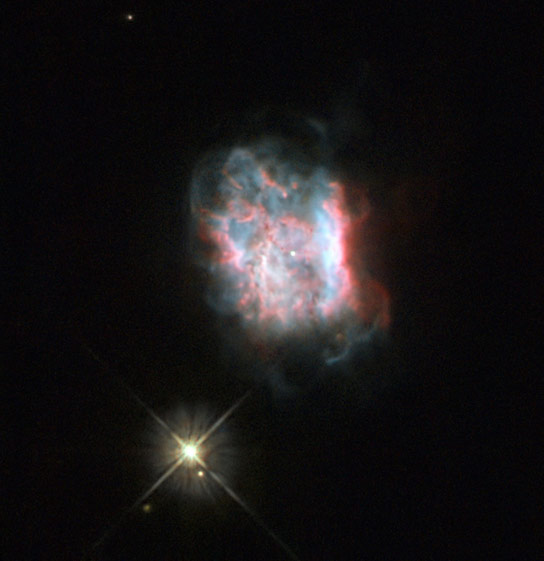 Hubble Views Planetary Nebula J 900