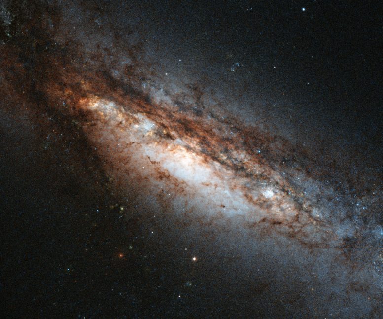 Hubble Views Polar Ring Galaxy NGC 660