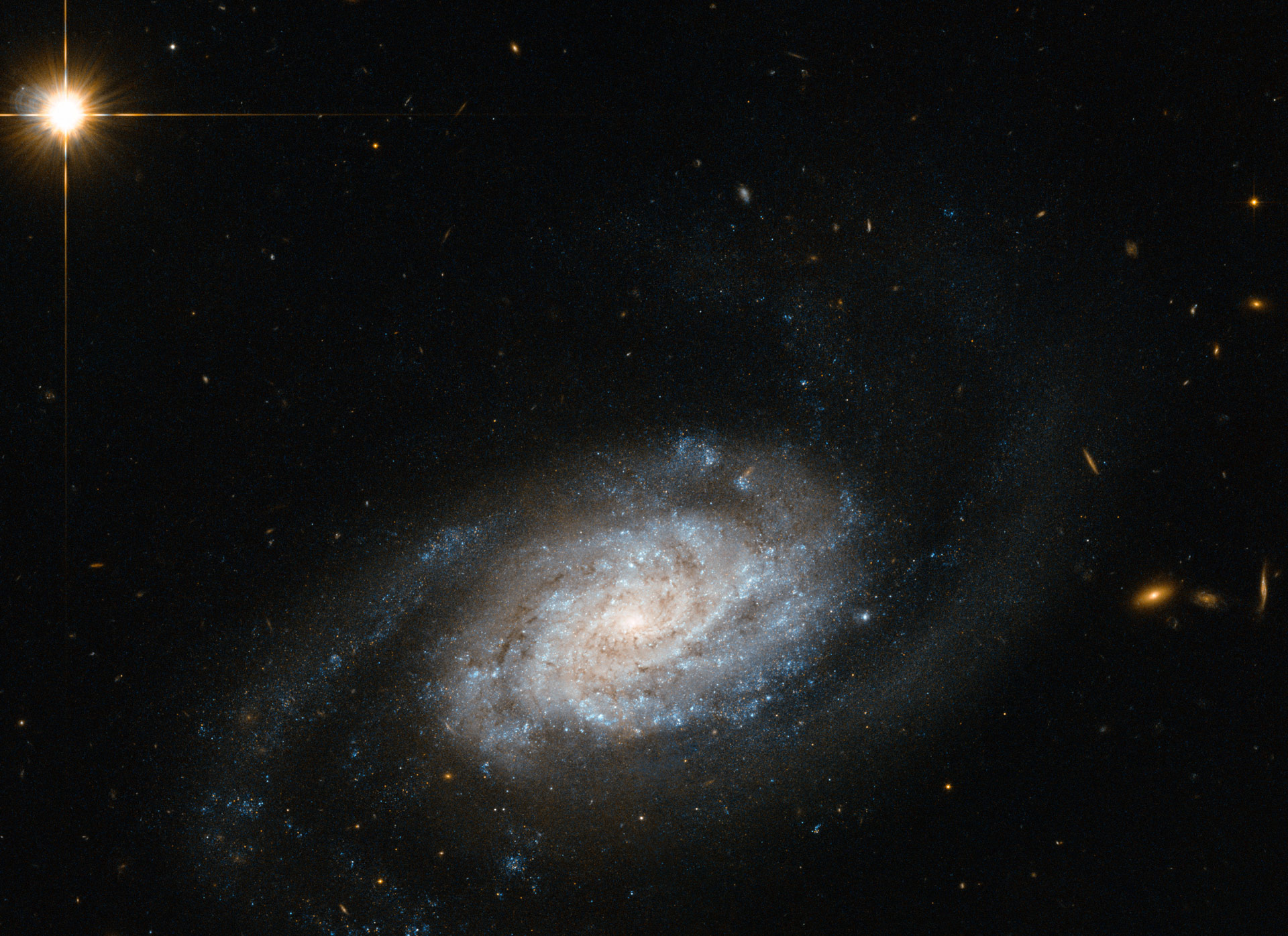 NGC 3429 - Галактика в созвездии Льва. NGC 3370. Ngc1277-реликтовая Галактика. Спиральная Галактика NGC 6744.