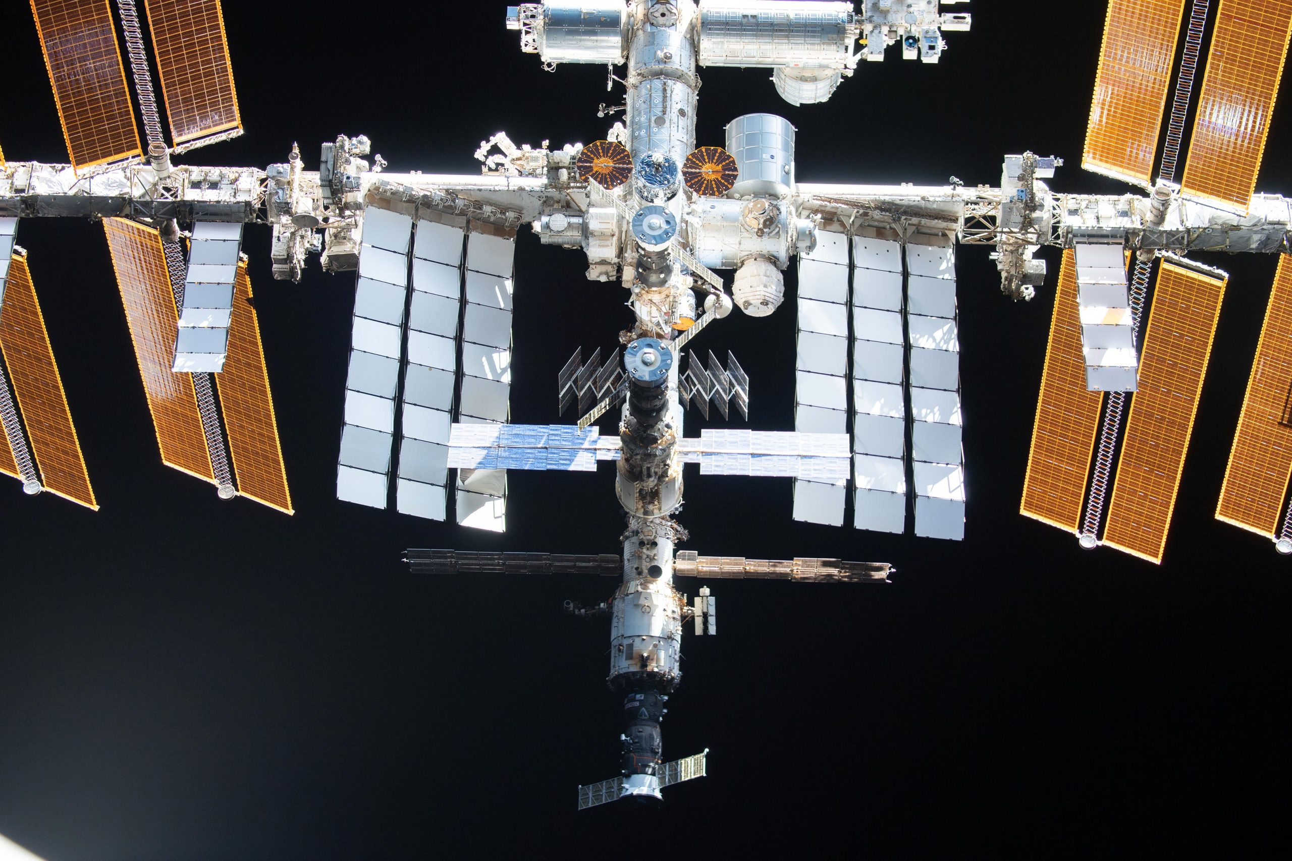 Ultrasonic Exploration and Space Psychology Kick Off the Week on ISS thumbnail