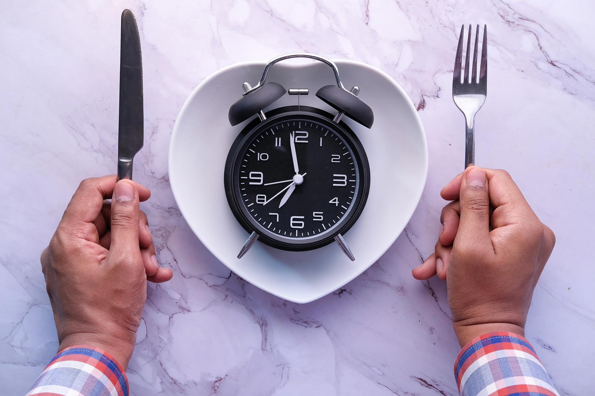对抗体重增加——新研究揭示了为什么你应该早点吃饭