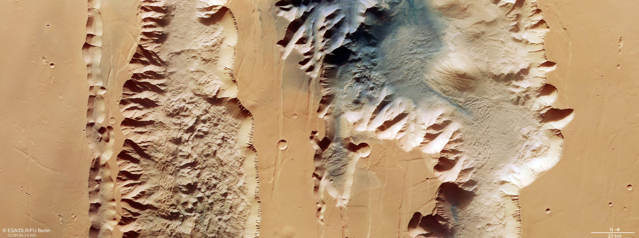 Ius et Tithonium Chasmata sur Mars