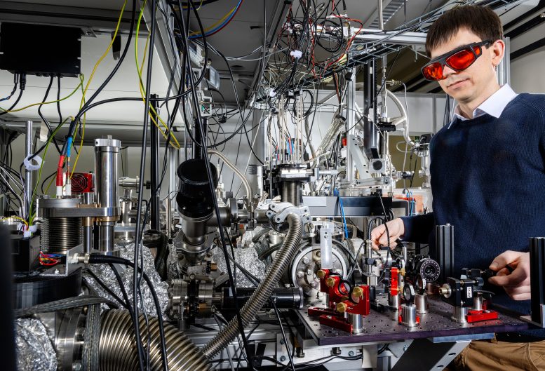 Johannes Tiedau in the Laser Lab