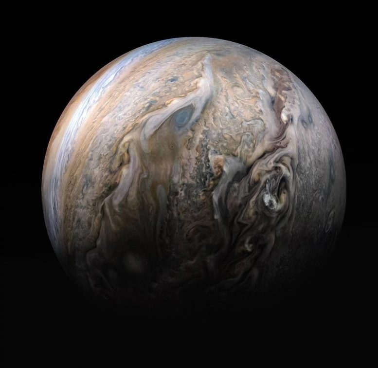Jupiter formațiuni turbulente de nori