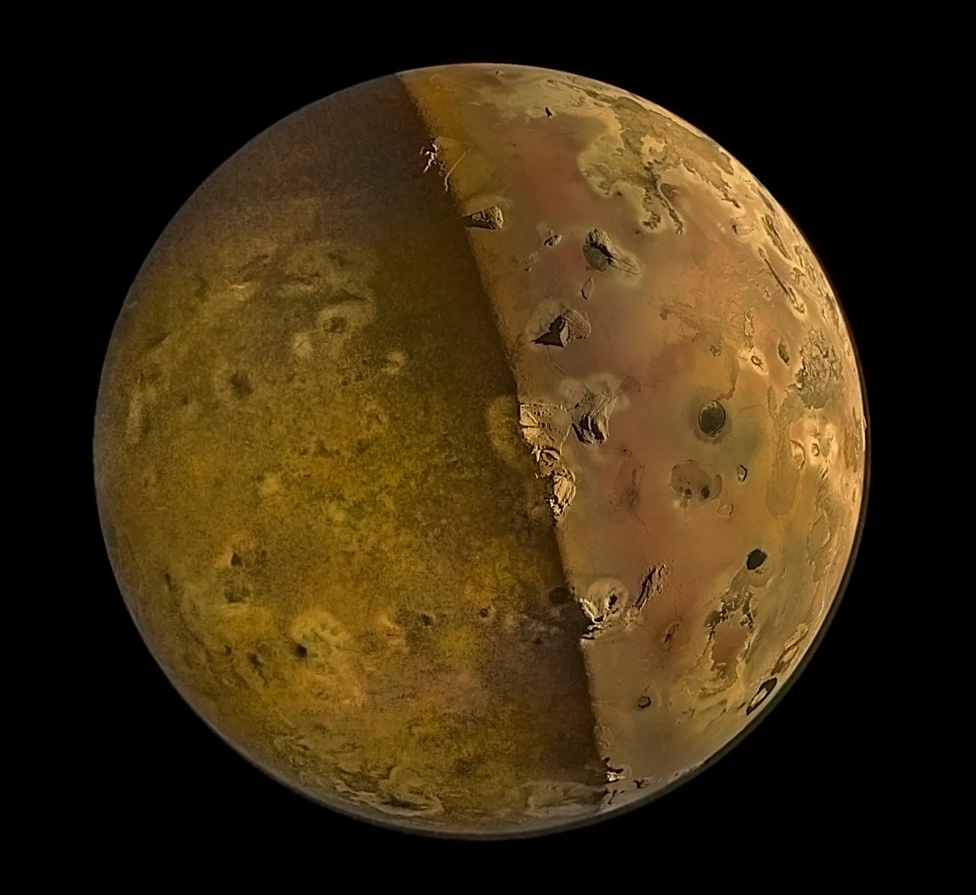 美国宇航局朱诺号在迄今为止距离最近的飞越木星火山卫星木卫一时捕捉到了令人惊叹的图像