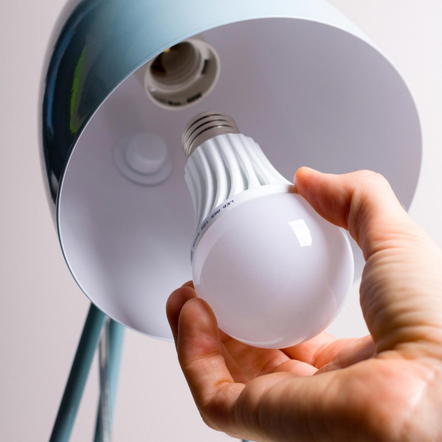 Building a Better Bulb: New Prototype LED Lightbulb Emits Less of That ...