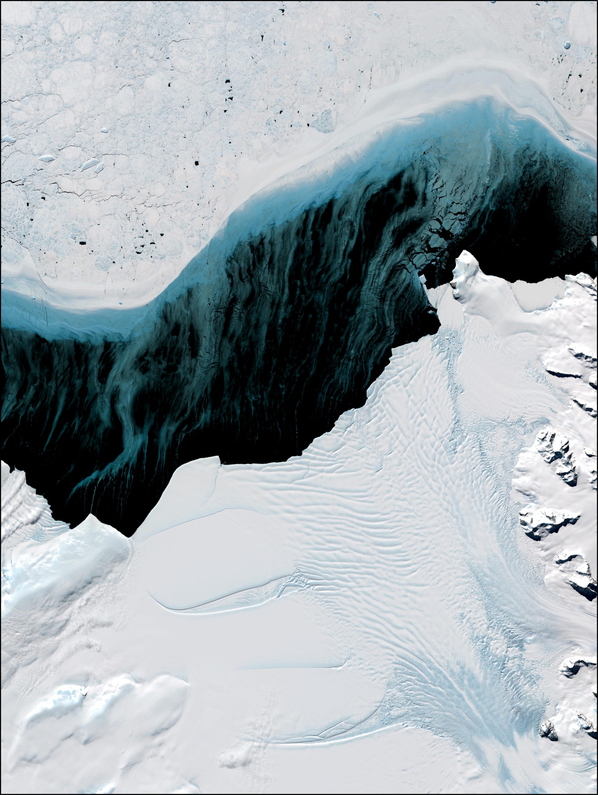 Imagem do Landsat 8 representando a plataforma de gelo altamente dinâmica de SCAR Inlet, Península Antártica