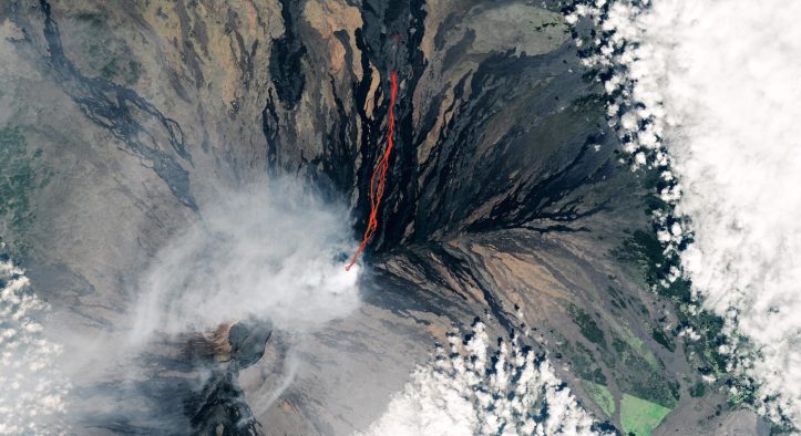 Stunning Satellite Image: Lava Flows North on Mauna Loa