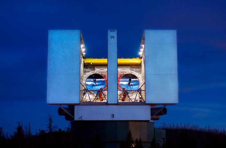 Grand télescope binoculaire