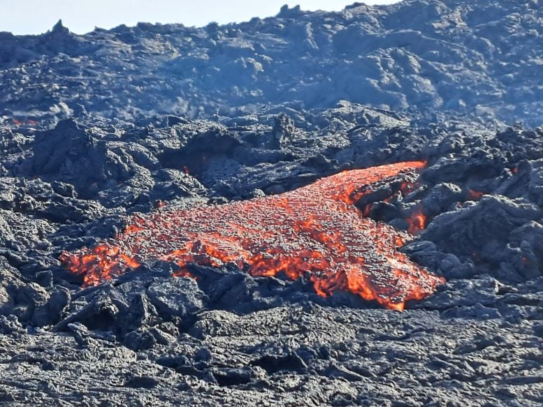 Fuga de lava perto da abertura de Sundhnúkur em abril de 2024