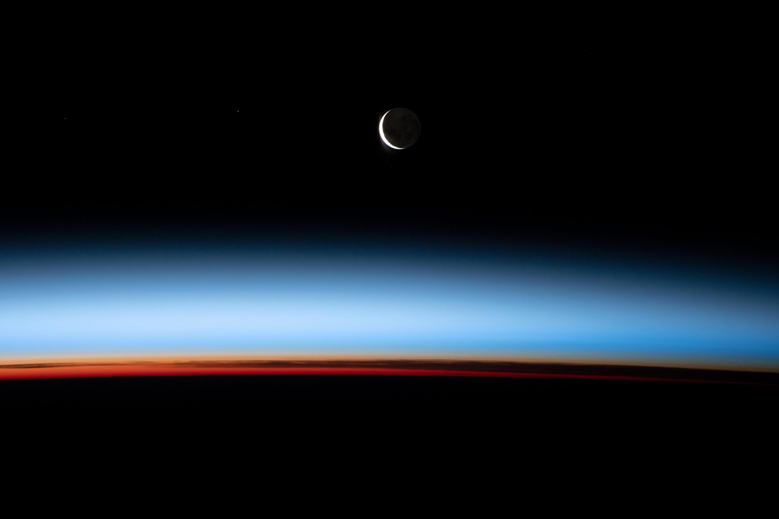 Photo of Vues de la Lune et au-delà – Photo incroyable par un astronaute