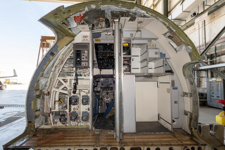 MD-90-Aircraft-Cockpit at NASA’s Armstrong Flight Research Center