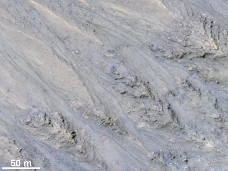 MRO Reveals Flowing Sand on Mars