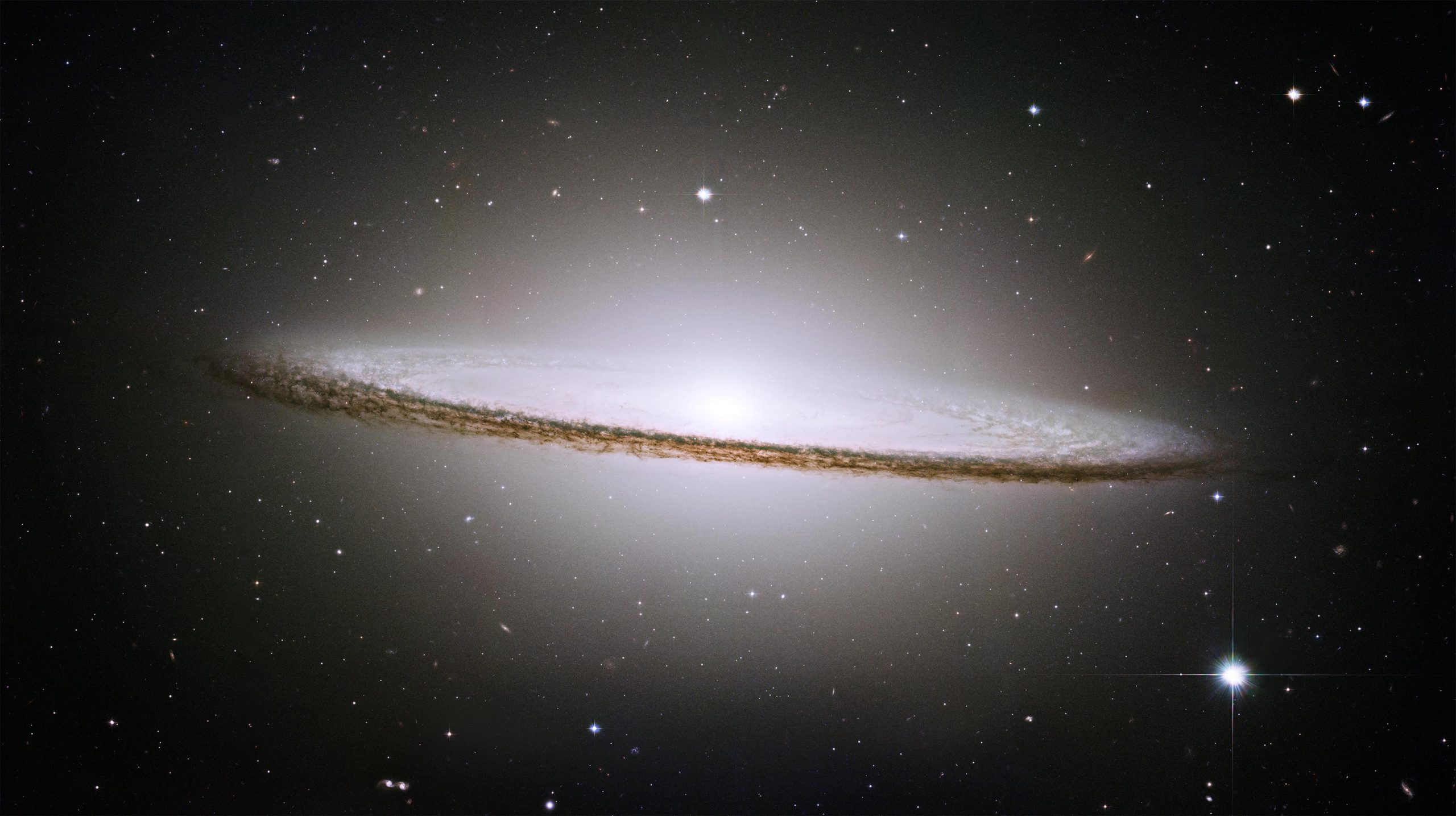 Hubble Spots a “Small” Sombrero – Just 80,000 Light Years Across