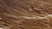 Mars Express Image Shows Chasms and Cliffs on Mars