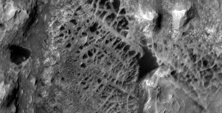 NASA’s Curiosity Rover Discovers Spiderweb Ridges on Mars That Hint at Ancient Water