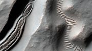 Mars Reconnaissance Orbiter Close-up of a Trough
