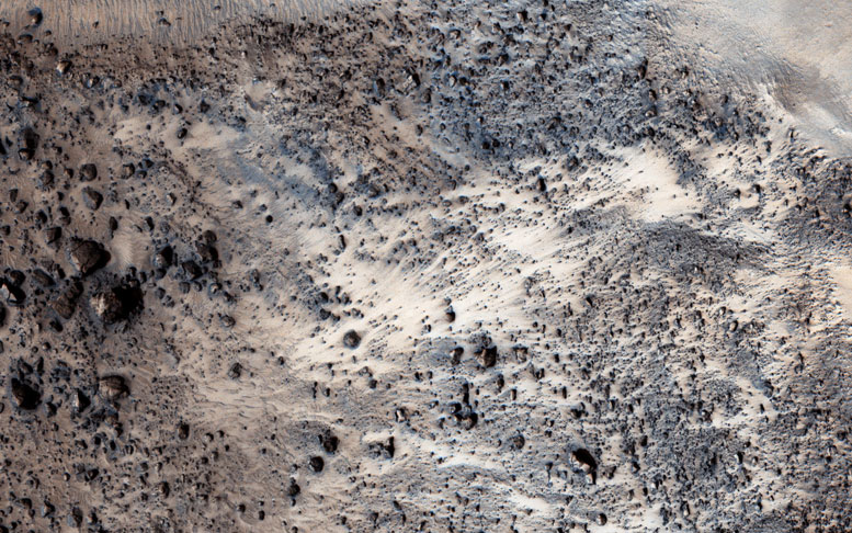 Mars Reconnaissance Orbiter Image of a Well-Preserved Landslide