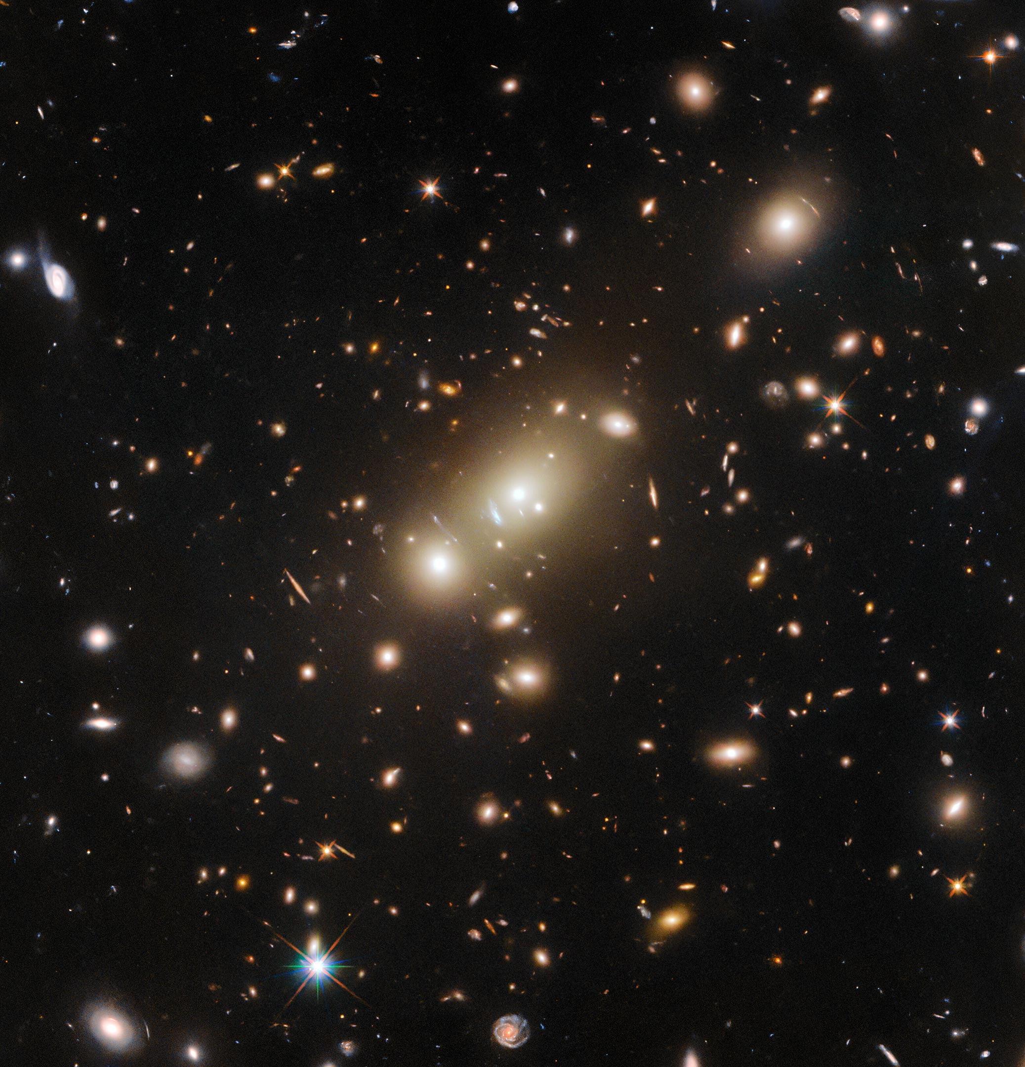 Le télescope spatial Hubble capture un amas de galaxies vraiment gigantesque