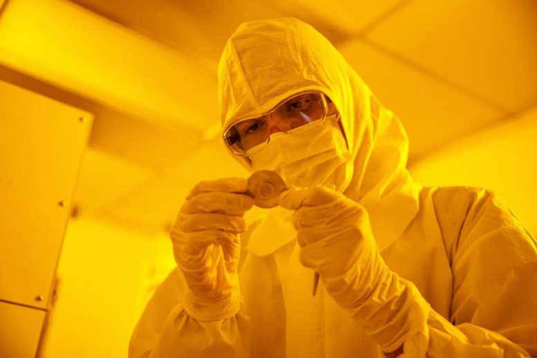 Maziyar Kalateh Mohammadi in a Lab