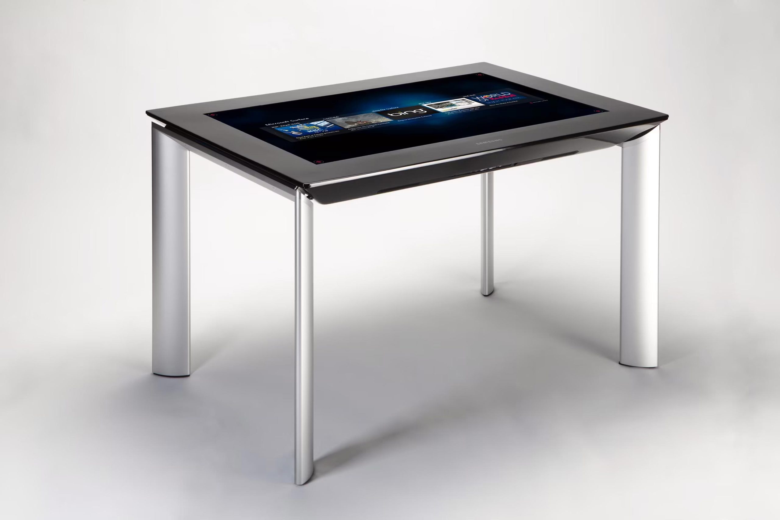 Стол планшет андроид. Samsung sur40 подставка. Стол с сенсорным экраном. Тач стол. Сенсорная стойка стол.