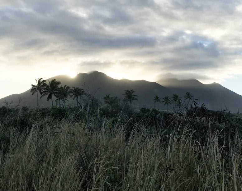 Mont Liamuiga dans l'État insulaire de Saint-Kitts-et-Nevis
