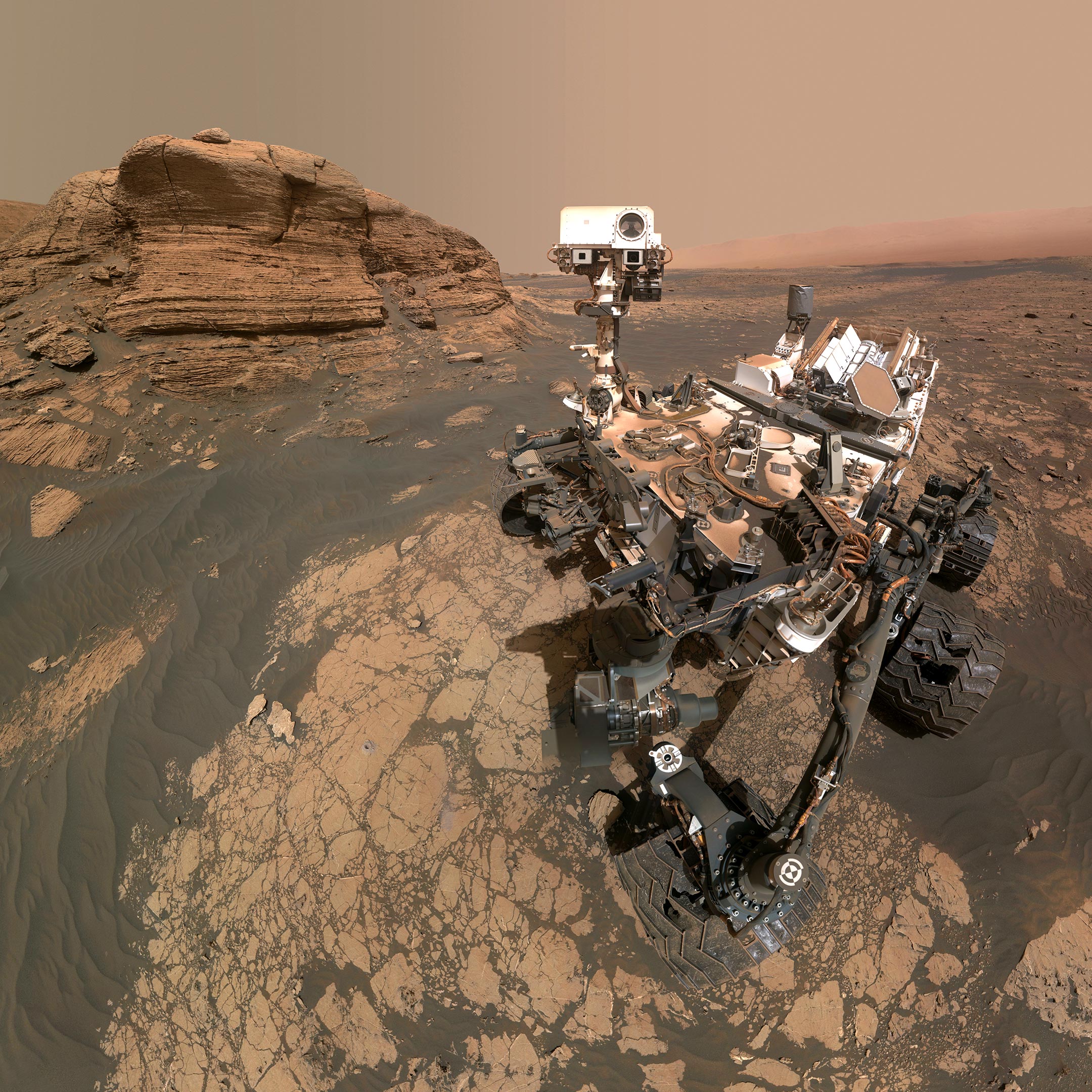 NASA ziņkārība Mars Rover uzņem satriecošu selfiju kopā ar “Mont Merko”