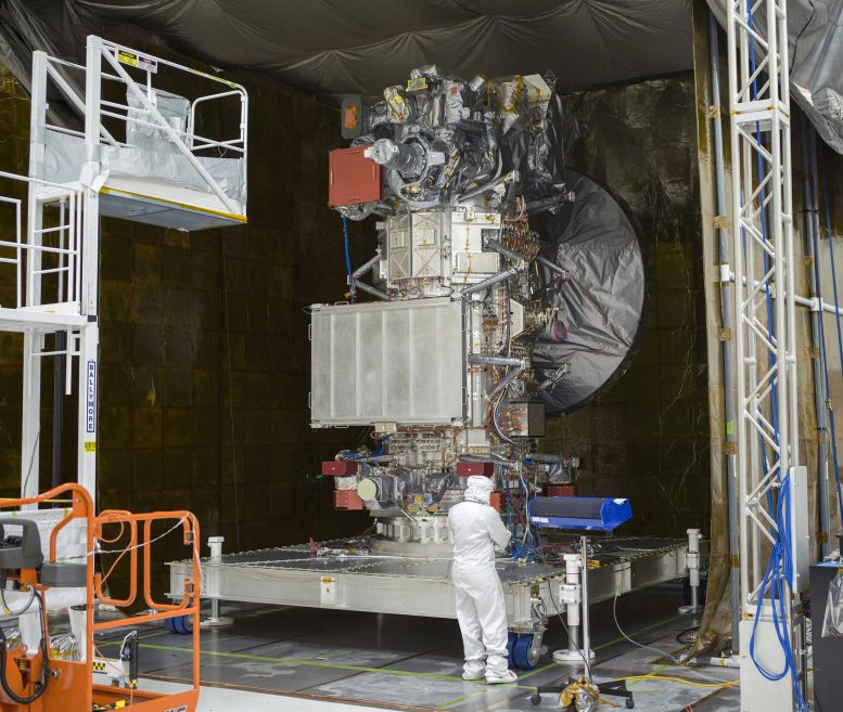 NASA Europa Clipper con todos los instrumentos instalados