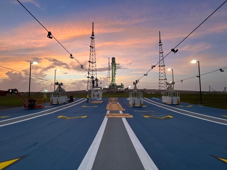 NASA Exploration Ground Systems Program Teams Test Four Emergency Egress Baskets