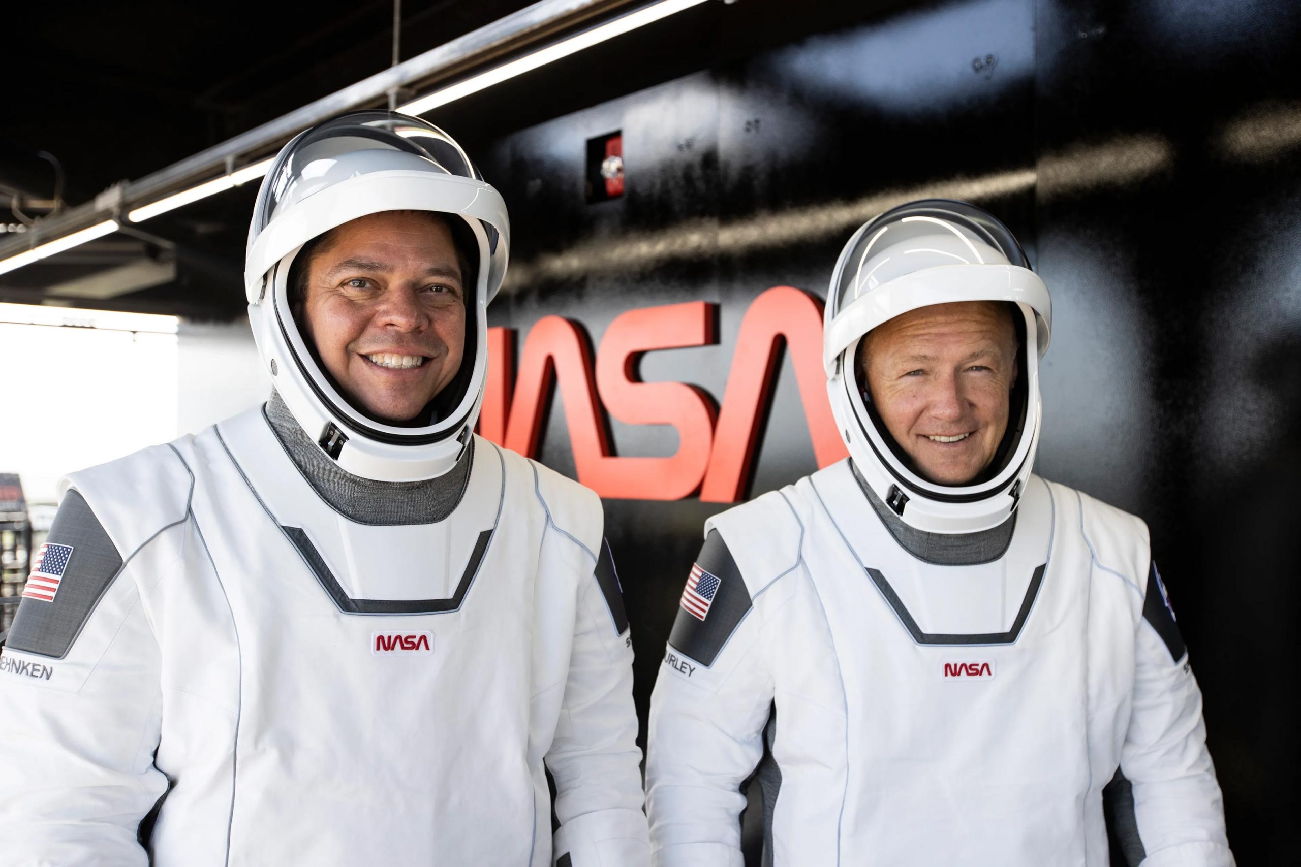 SpaceX capsule and Nasa crew make 1st splashdown in 45 years