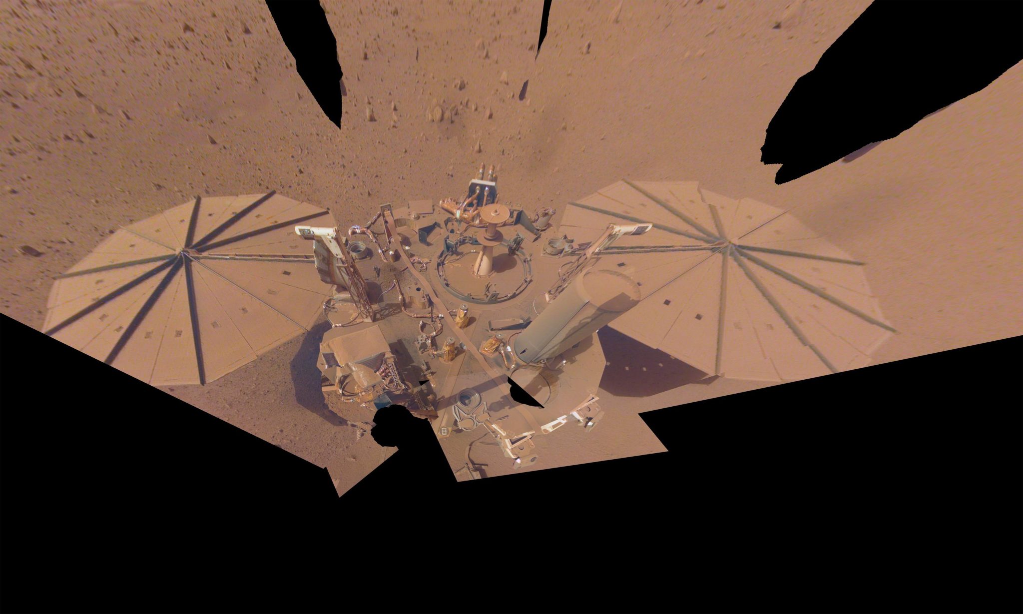 ¡Todavía está vivo!  La sonda Insight de la NASA espera una tormenta de polvo marciana