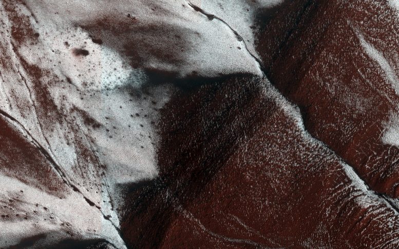 NASA Shows Frosty Slopes on Mars