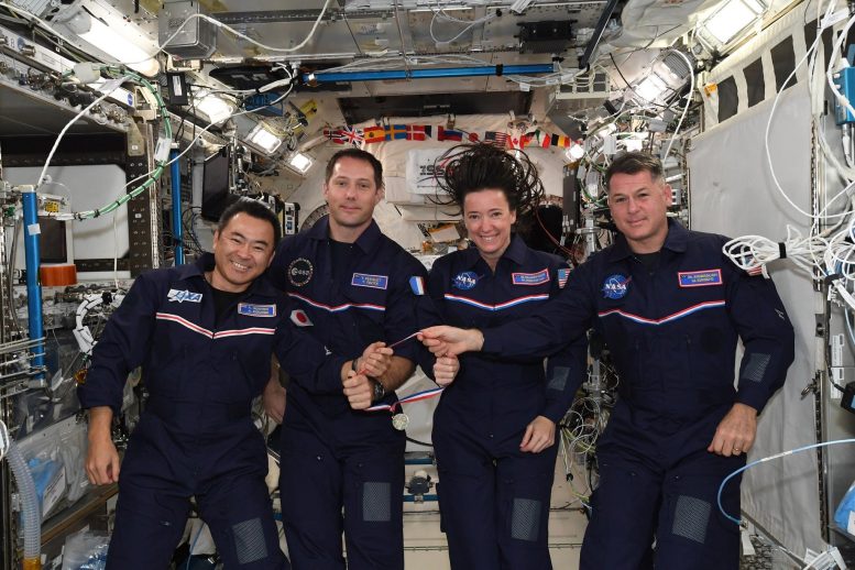 Astronautas da estação espacial SpaceX Crew-2 da NASA