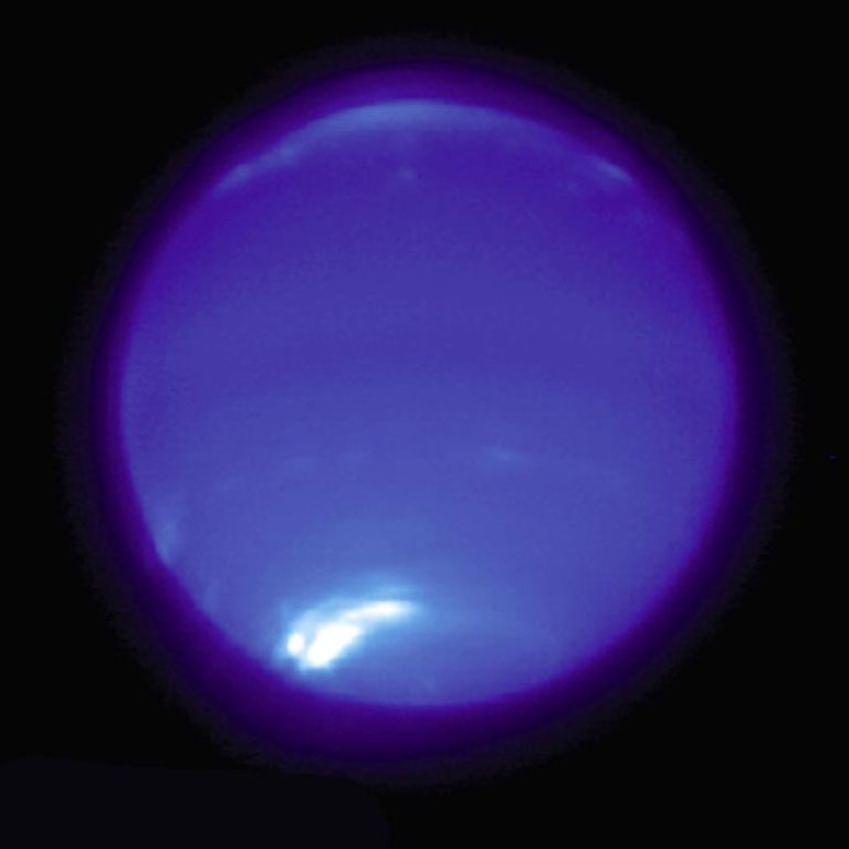 Neptune’s Clouds Perform a Surprise Disappearing Act