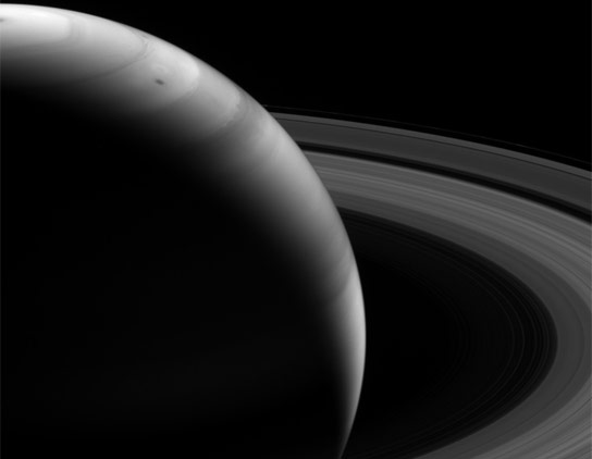 New Cassini Image of Saturn and Its Rings