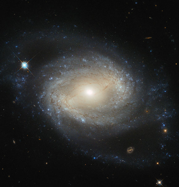 New Hubble Image of Barred Spiral Galaxy NGC 4639
