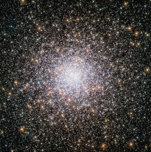 New Hubble Image of NGC 362