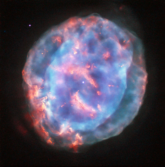 New Hubble Image of Planetary Nebula NGC 6818