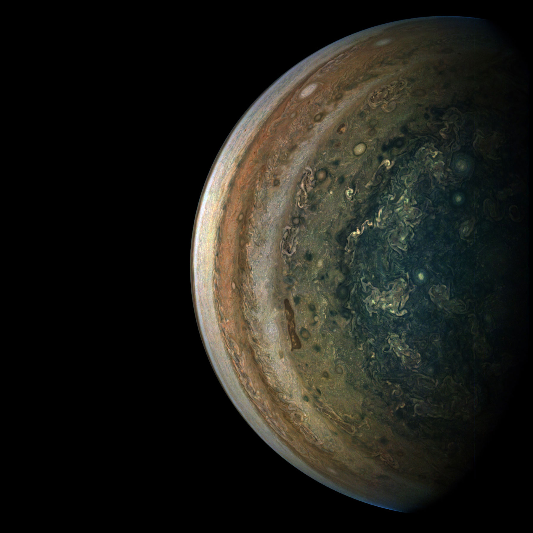Juno Captures Amazing View of Jupiter's Swirling Southern Hemisphere
