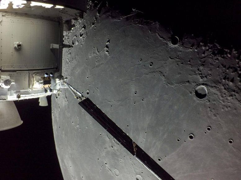 Orion Approaches Moon for Return Powered Flyby