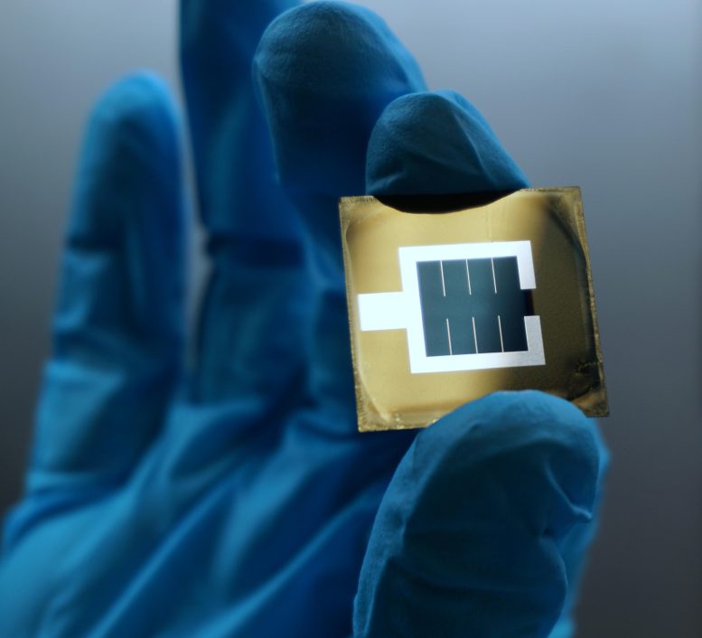 Perovskite Silicon Tandem Solar Cell