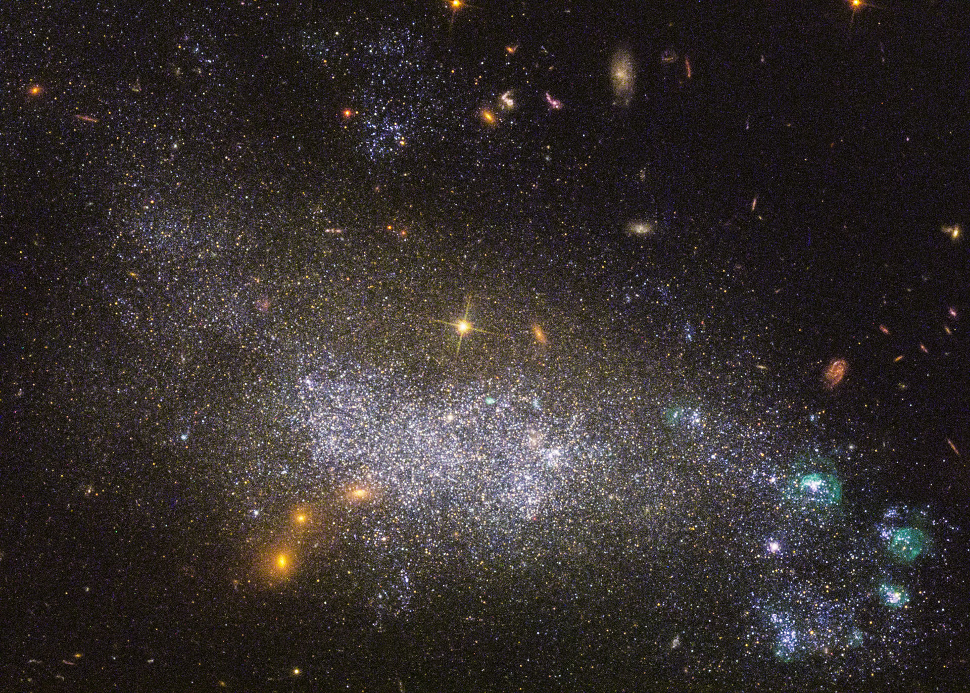 Среди далеких звезд. Кассиопея (карликовая Галактика). Галактика скопление галактик Звездная система. Карликовая Галактика в Тукане. Карликовая BCG-Галактика.