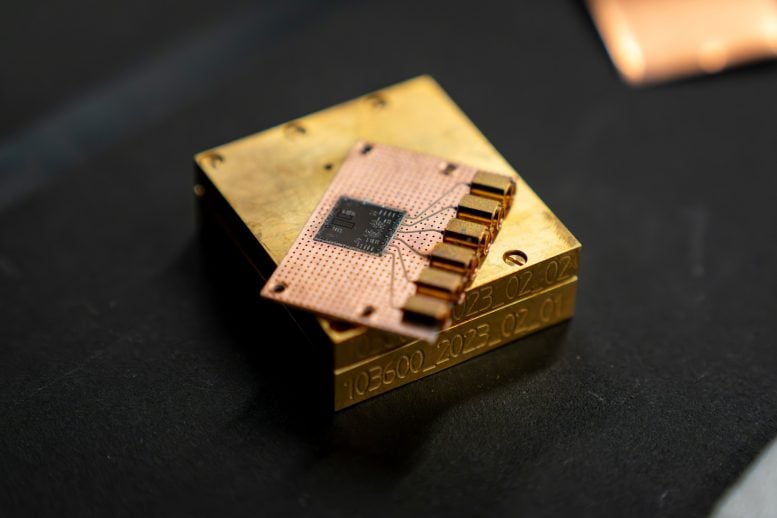 Quantum Bath Chip for Entanglement