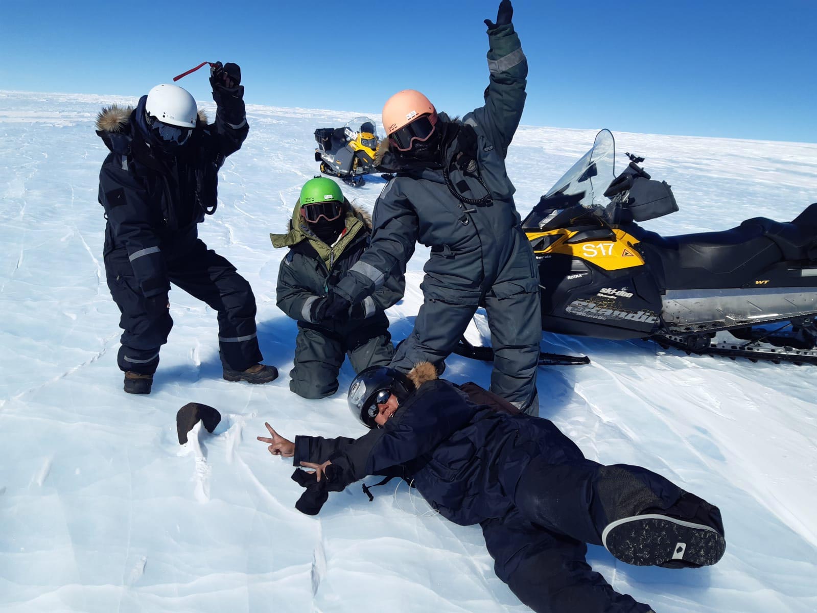 Meteoritenjäger entdecken außergewöhnliches 17-Pfund-Weltraumgestein in der Antarktis