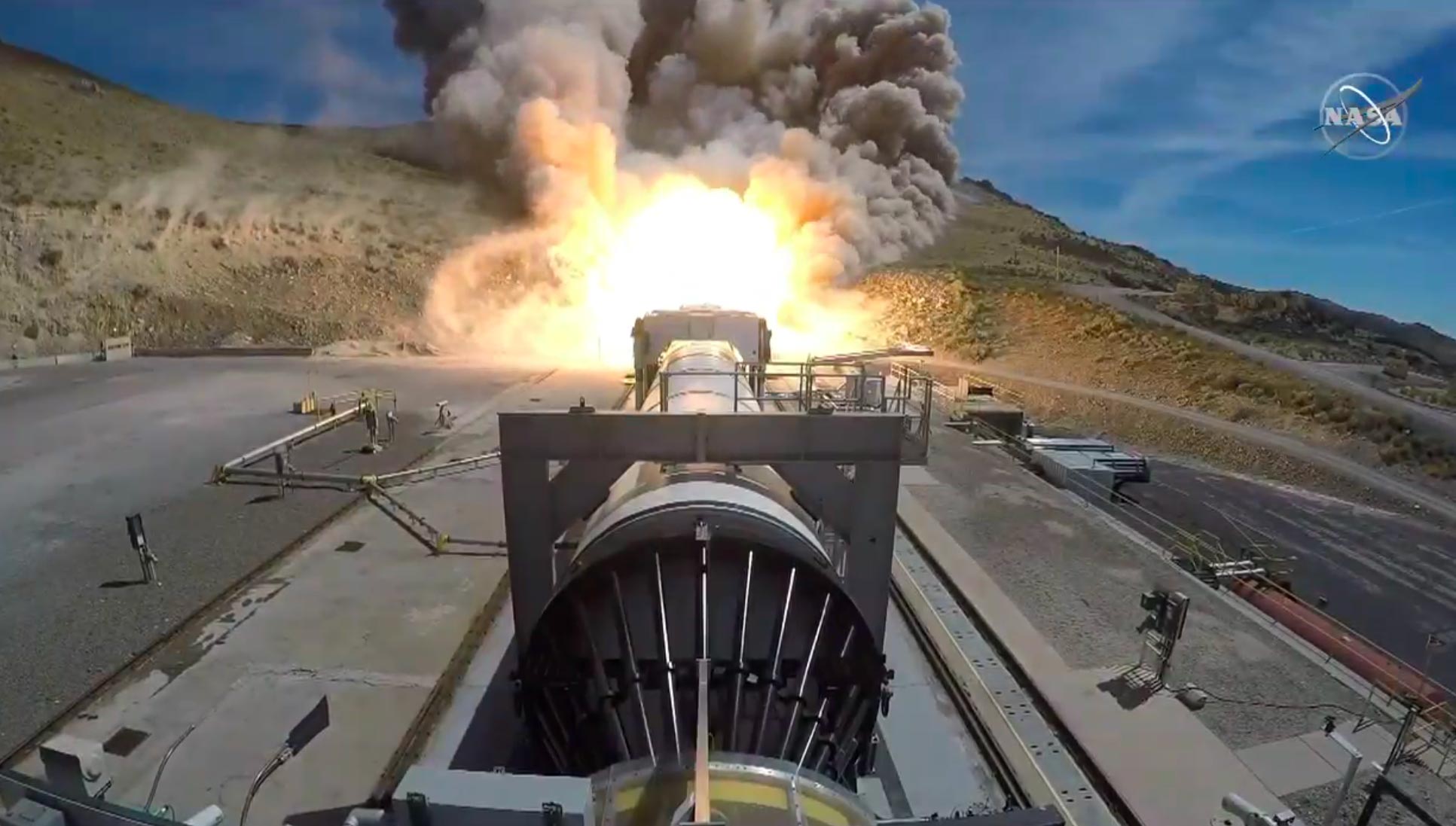 STATIC FIRE FOOTAGE OF NASAS SLS BOOSTER