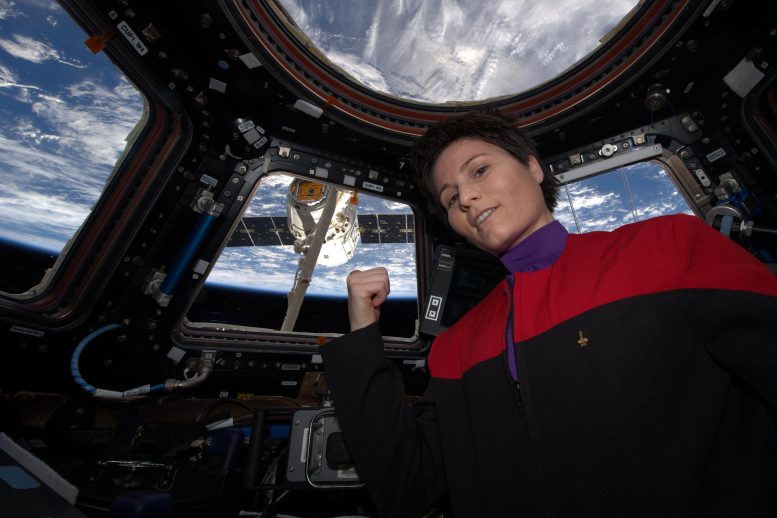 Samantha Cristoforetti ISS Cupola Dragon Approach