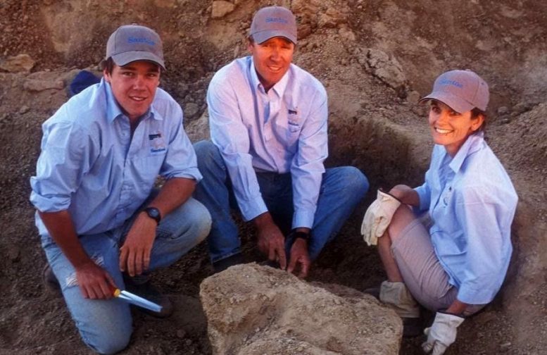 Excavation d'os de dinosaure Sandy Mackenzie