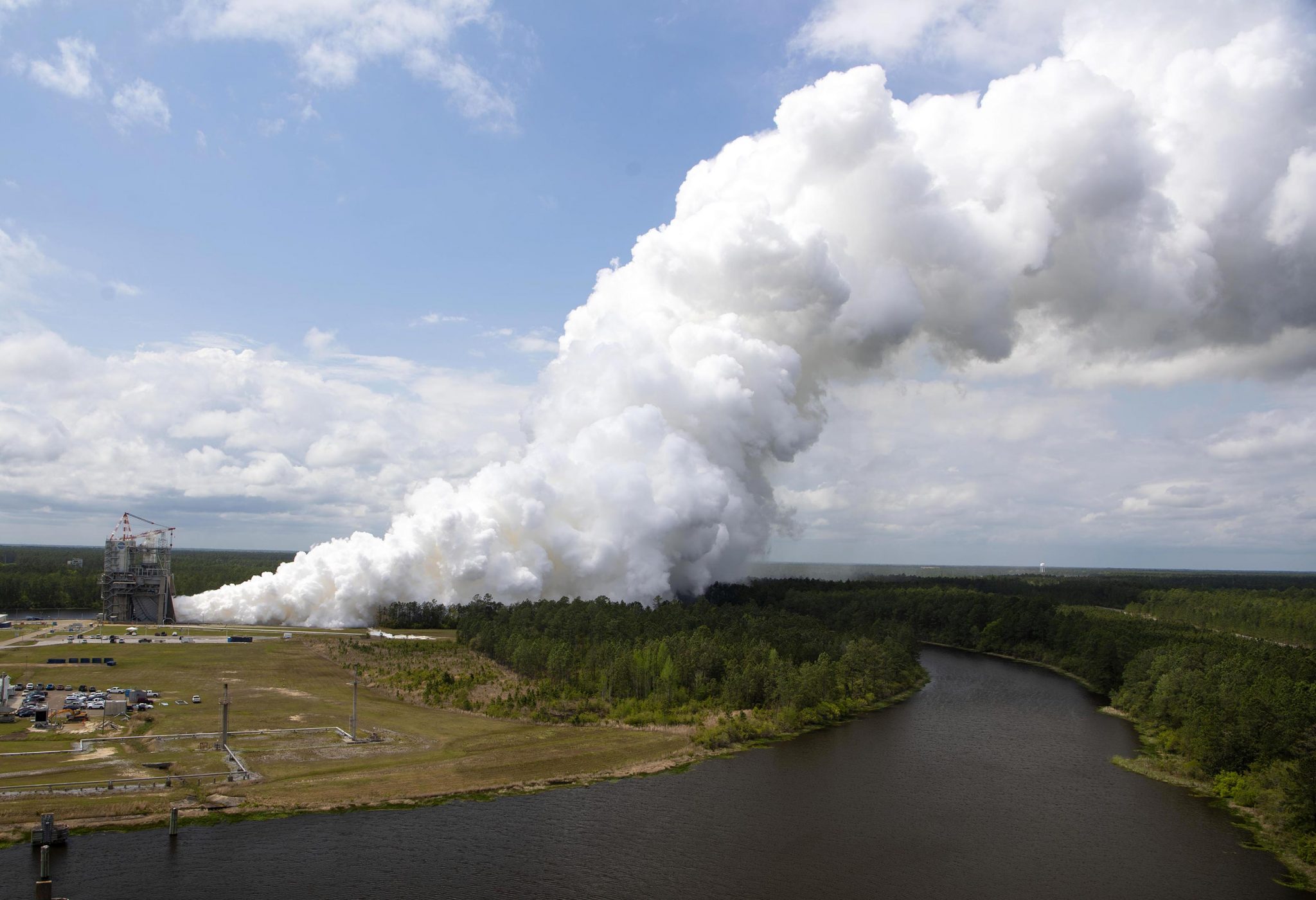 NASA Conducts 2nd RS-25 Engine Hot Fire Test for World’s Most Powerful ...