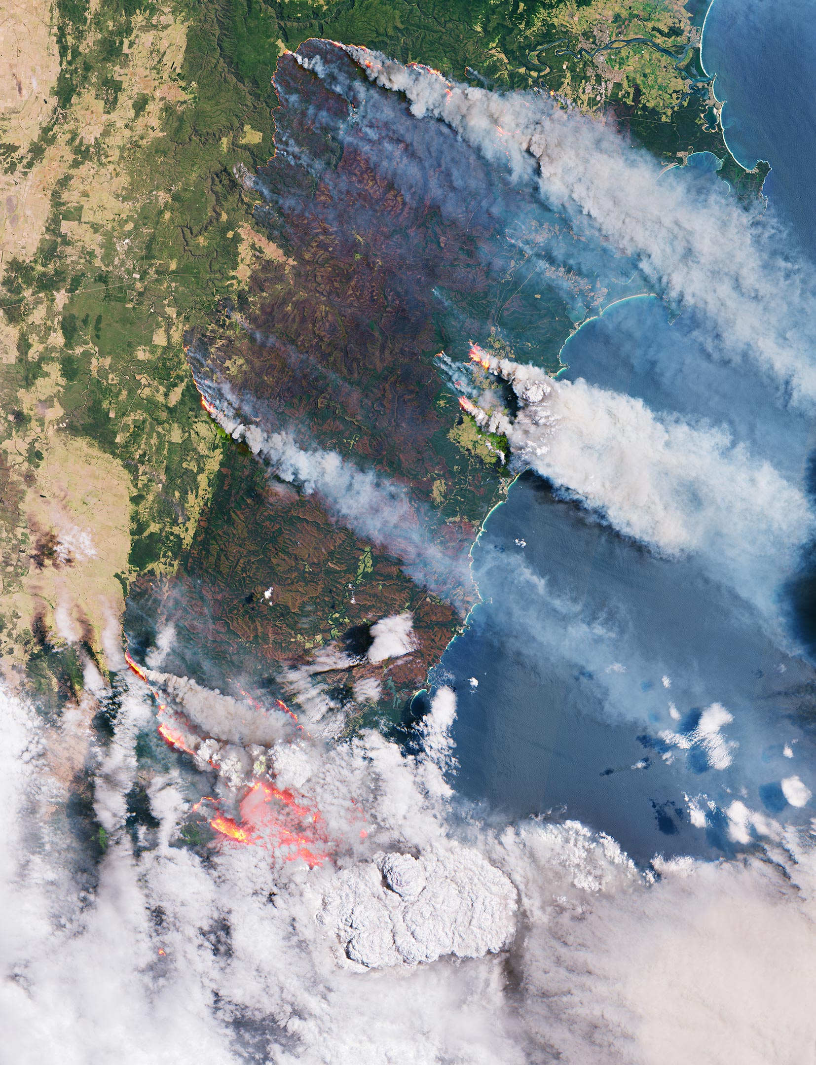 Australia Like A Furnace Incredible Satellite Images Reveal Ferocious Bushfires
